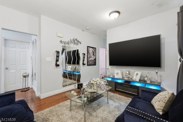 521 Maple Ave, Elizabeth City, NJ 07202