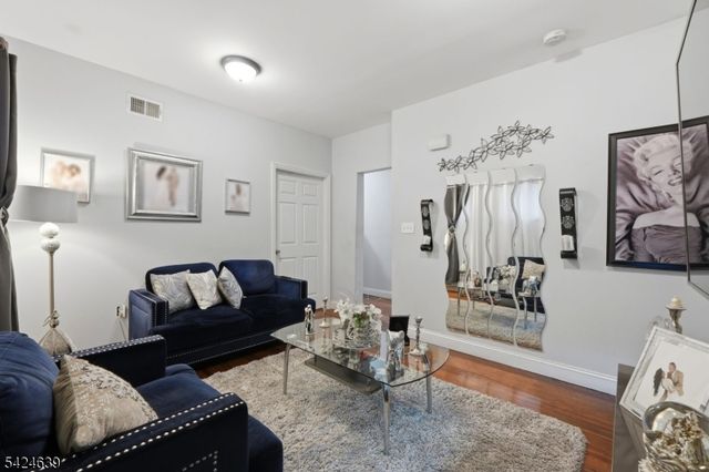 521 Maple Ave, Elizabeth City, NJ 07202