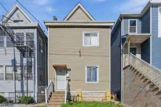 521 Maple Ave, Elizabeth City, NJ 07202