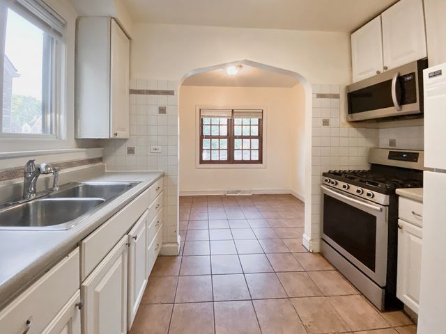 18034 Ridgewood Avenue, Lansing, IL 60438
