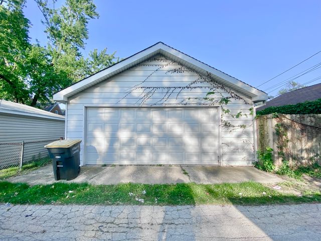 18034 Ridgewood Avenue, Lansing, IL 60438