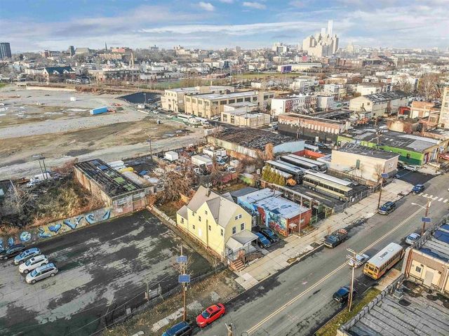 145 PACIFIC AVE, Jc, Bergen-lafayett, NJ 07304