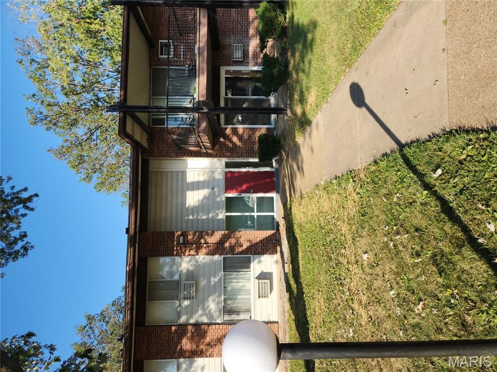 7450 Sieloff Drive B, Hazelwood, MO 63042