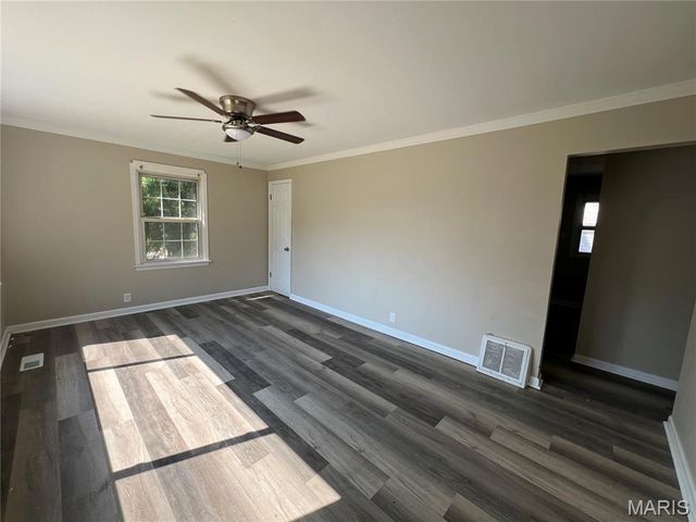 1271 Darr Drive, St Louis, MO 63137