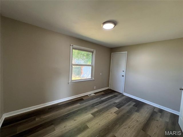 1271 Darr Drive, St Louis, MO 63137