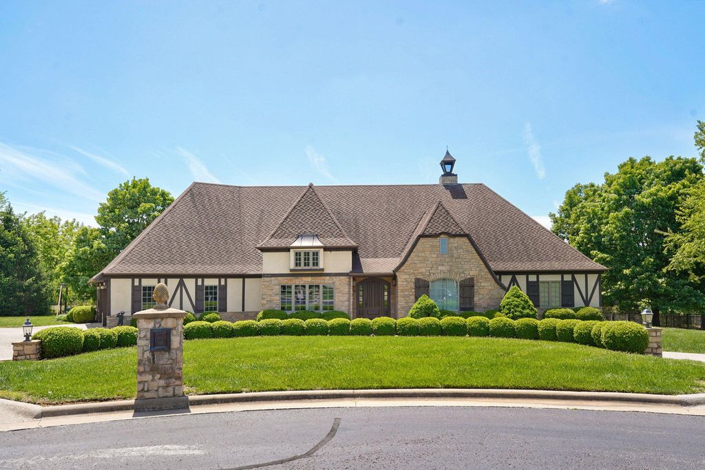 4538 E Peachtree Circle, Springfield, MO 65809