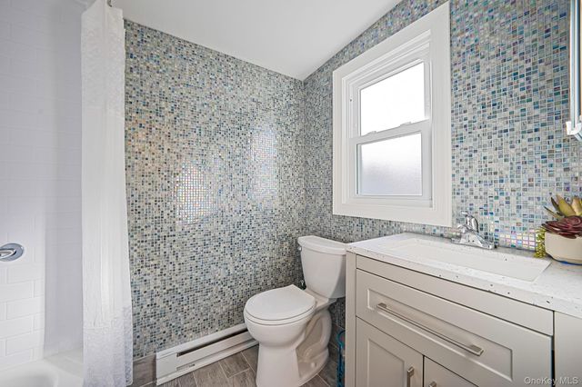 4 Wyandanch Trail, Ridge, NY 11961