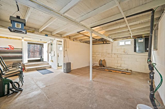 4 Wyandanch Trail, Ridge, NY 11961