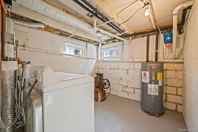 4 Wyandanch Trail, Ridge, NY 11961