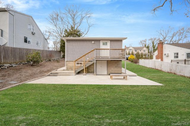 4 Wyandanch Trail, Ridge, NY 11961