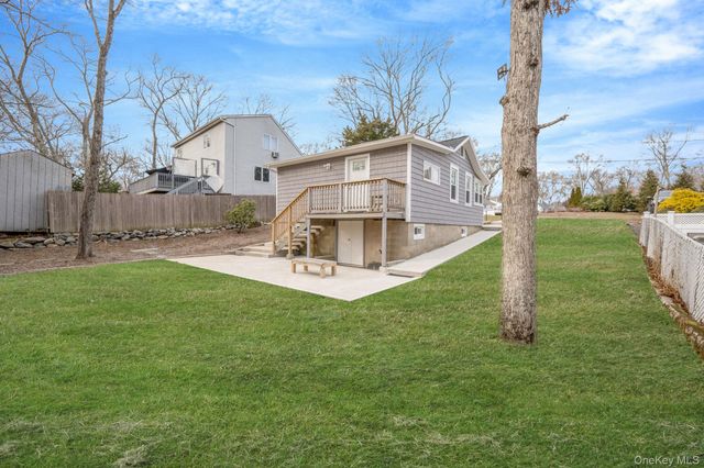 4 Wyandanch Trail, Ridge, NY 11961