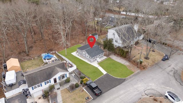 4 Wyandanch Trail, Ridge, NY 11961