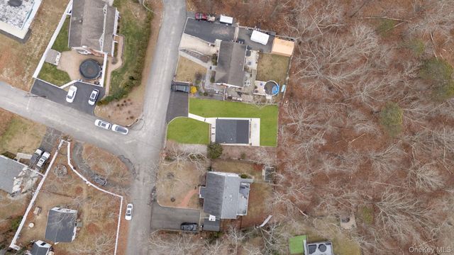 4 Wyandanch Trail, Ridge, NY 11961