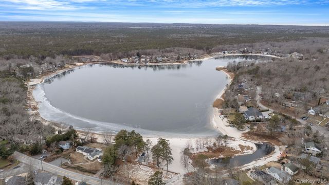 4 Wyandanch Trail, Ridge, NY 11961