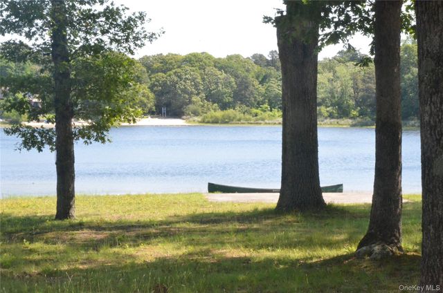 4 Wyandanch Trail, Ridge, NY 11961