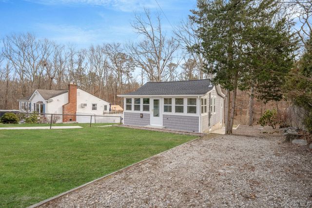 4 Wyandanch Trail, Ridge, NY 11961