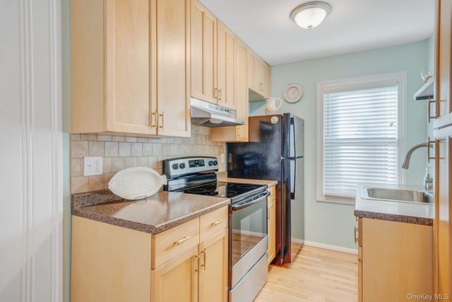 4 Wyandanch Trail, Ridge, NY 11961