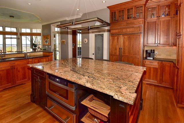 6 Setting Sun Trail, Ellington, CT 06029