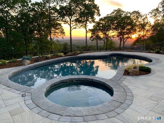 6 Setting Sun Trail, Ellington, CT 06029