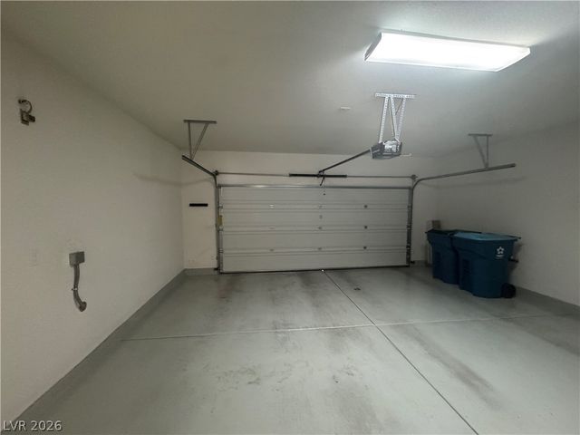 9933 La Paca Avenue, Las Vegas, NV 89117