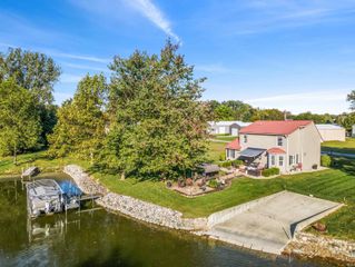 11990 E 395 S - Big Turkey Lake Cove, Lagrange, IN 46761