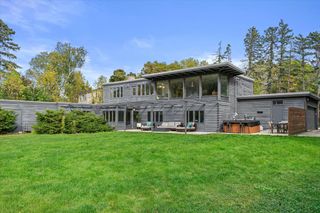 6465 N Santa Monica BOULEVARD, Fox Point, WI 53217