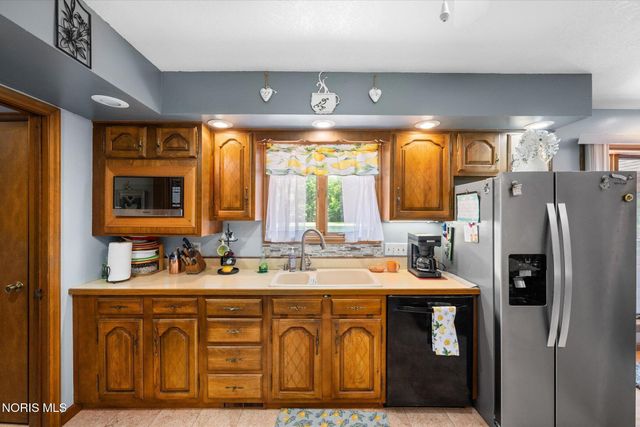 1453 S Wynn Road, Oregon, OH 43616