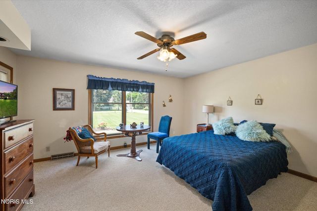 1453 S Wynn Road, Oregon, OH 43616