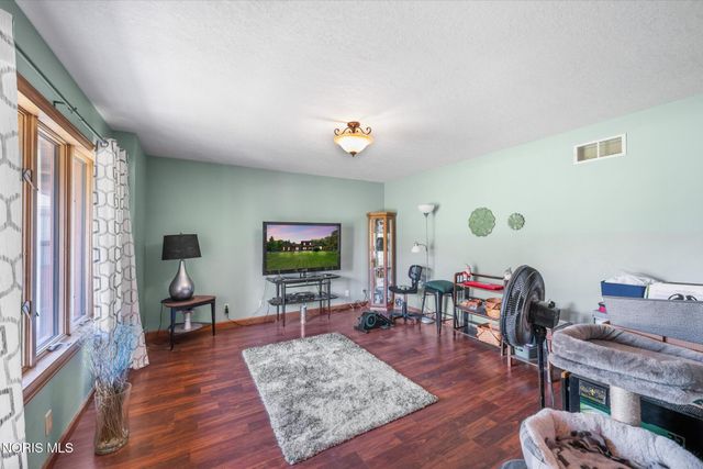 1453 S Wynn Road, Oregon, OH 43616
