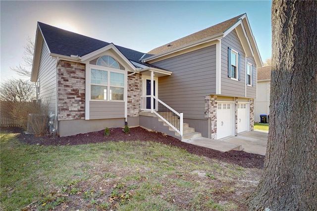 1103 S Huntington Drive, Greenwood, MO 64034