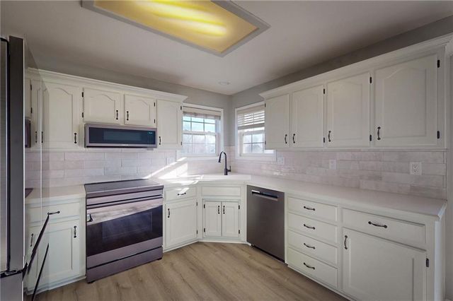 1103 S Huntington Drive, Greenwood, MO 64034