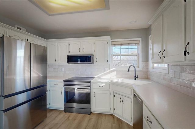 1103 S Huntington Drive, Greenwood, MO 64034