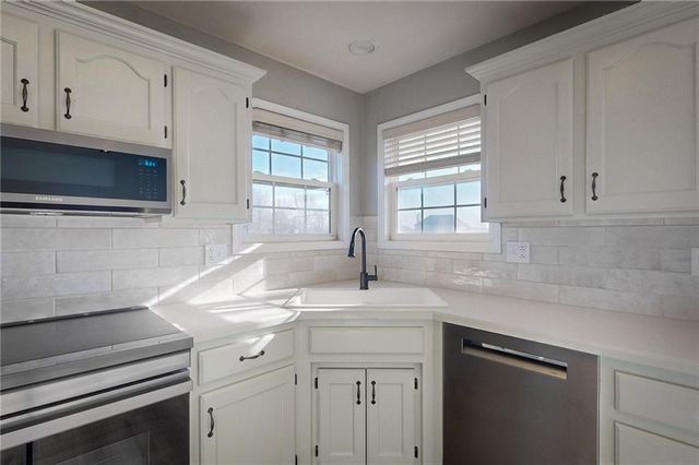 1103 S Huntington Drive, Greenwood, MO 64034