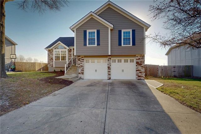 1103 S Huntington Drive, Greenwood, MO 64034