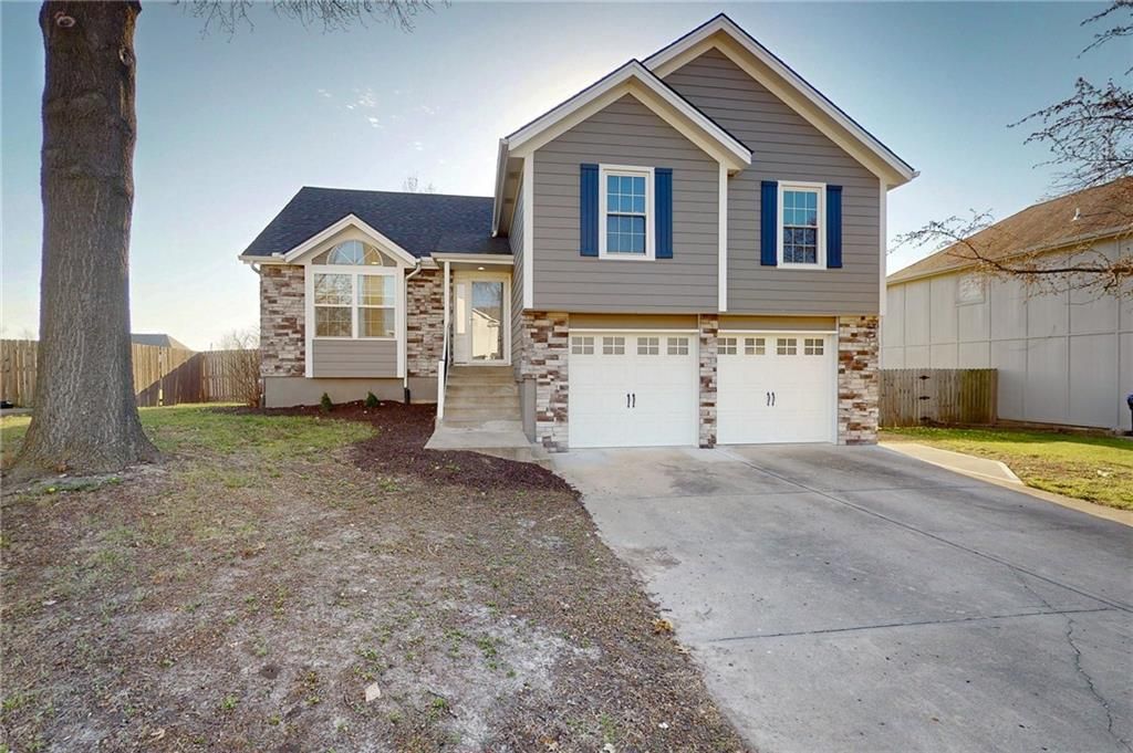 1103 S Huntington Drive, Greenwood, MO 64034