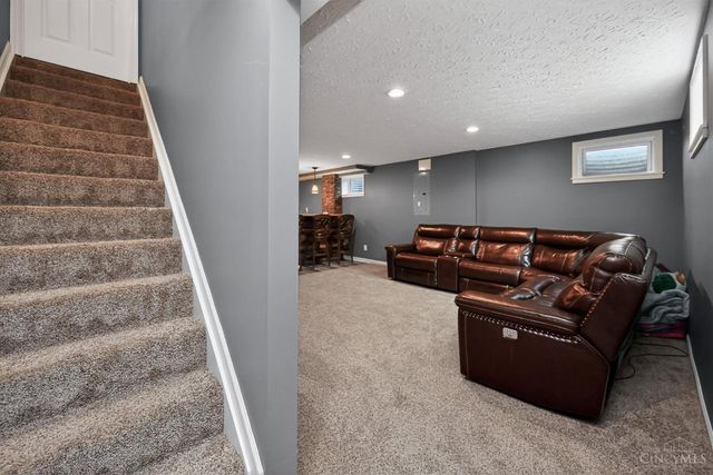 967 Hamlin Drive, Hamilton Twp, OH 45039
