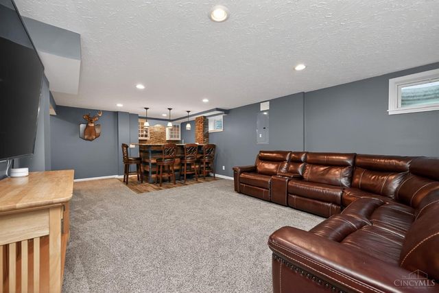 967 Hamlin Drive, Hamilton Twp, OH 45039