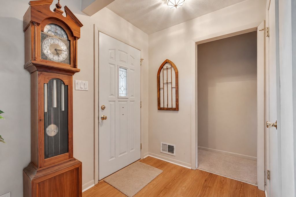 89 Grange Road, Elk Grove Village, IL 60007 — photo 2