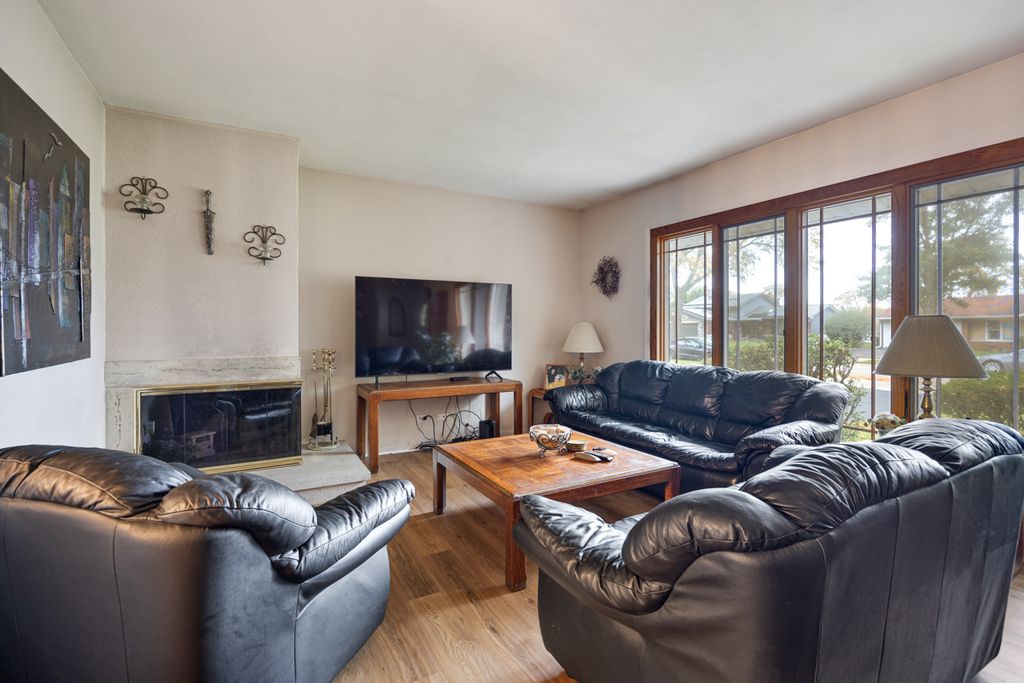 89 Grange Road, Elk Grove Village, IL 60007 — photo 3
