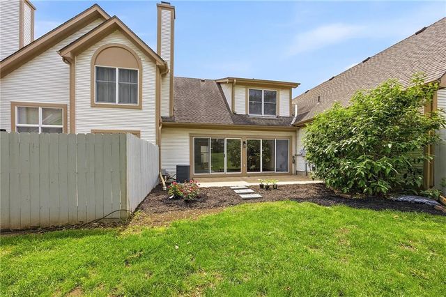 2426 W 137th Place, Overland Park, KS 66224