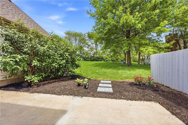 2426 W 137th Place, Overland Park, KS 66224