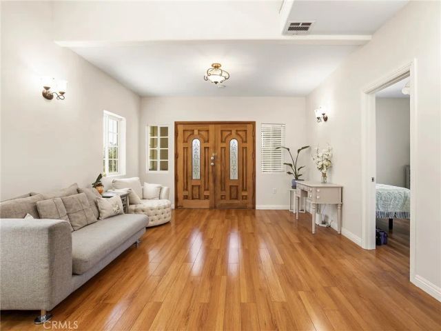 3305 Community Avenue, Glendale, CA 91214