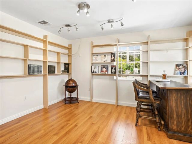 3305 Community Avenue, Glendale, CA 91214