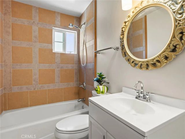 3305 Community Avenue, Glendale, CA 91214