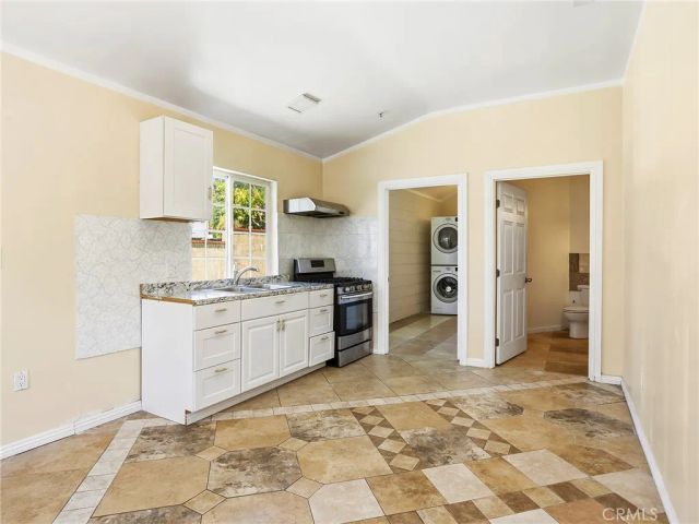 3305 Community Avenue, Glendale, CA 91214