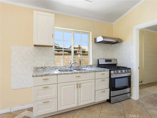 3305 Community Avenue, Glendale, CA 91214
