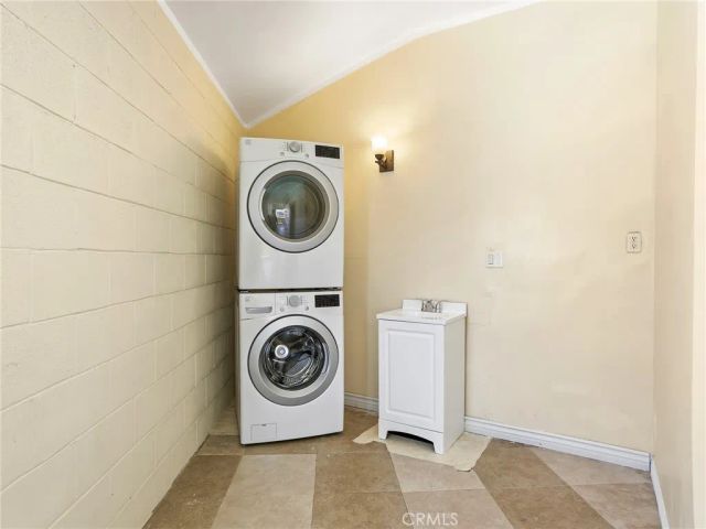 3305 Community Avenue, Glendale, CA 91214