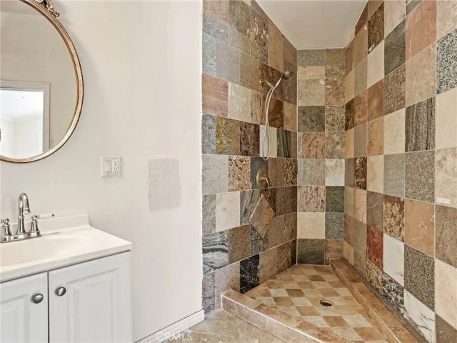 3305 Community Avenue, Glendale, CA 91214