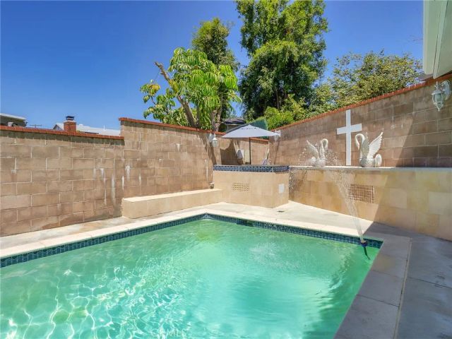 3305 Community Avenue, Glendale, CA 91214