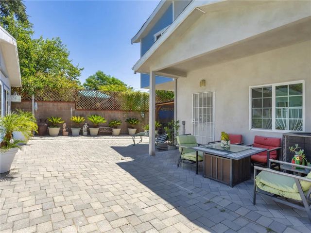 3305 Community Avenue, Glendale, CA 91214